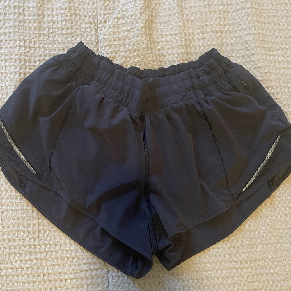 Lululemon Hotty hot 2.5 inch shorts